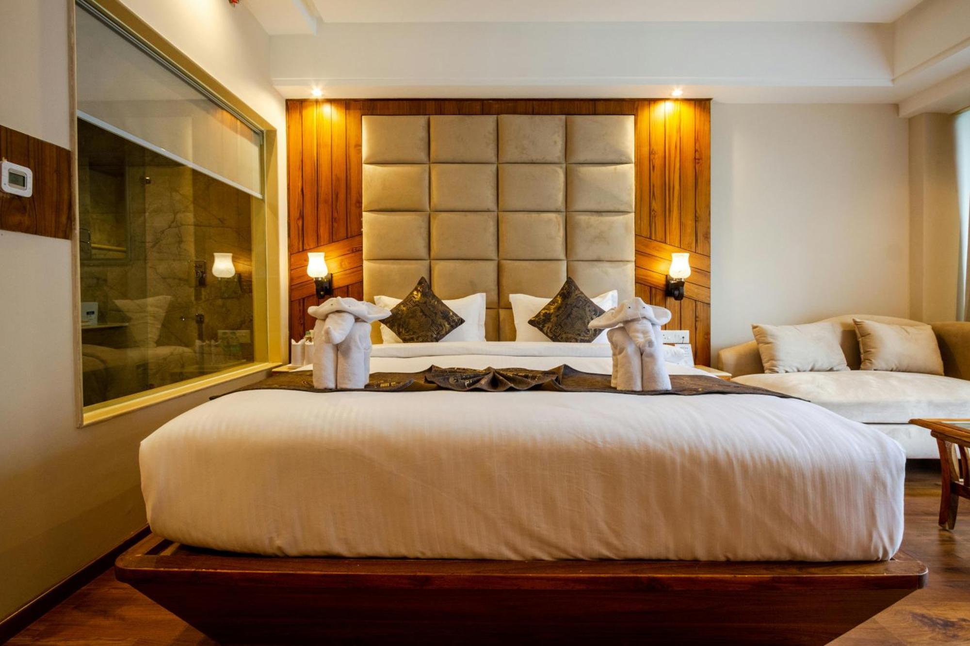 Airport Delhi Aerocity Inn Plaza New Delhi Exterior foto
